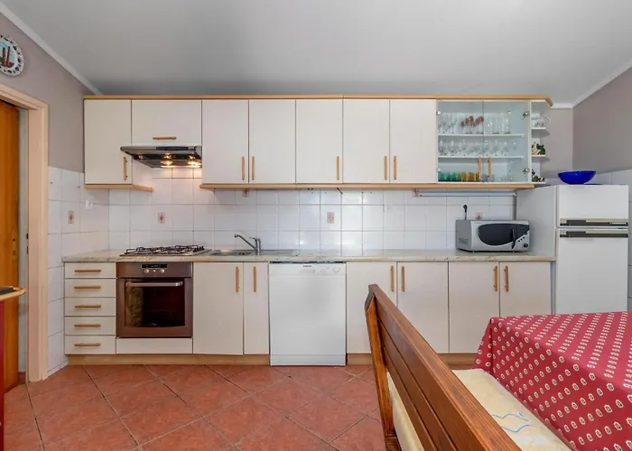 2 Bedroom Lovely In