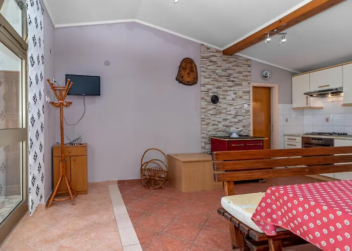 דירה 2 Bedroom Lovely In
