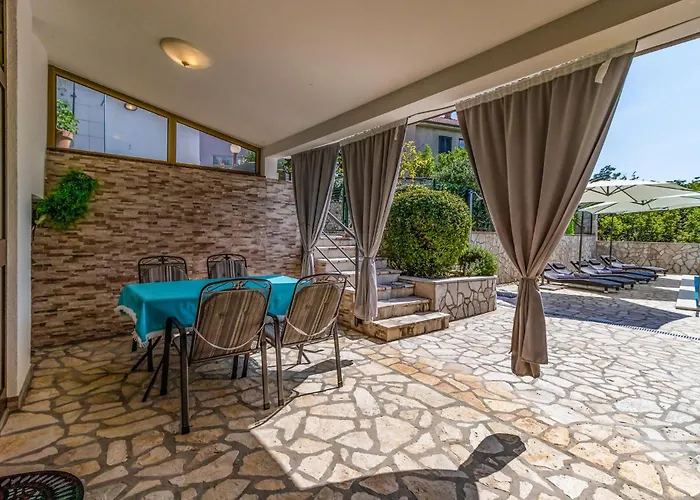 2 Bedroom Lovely In *