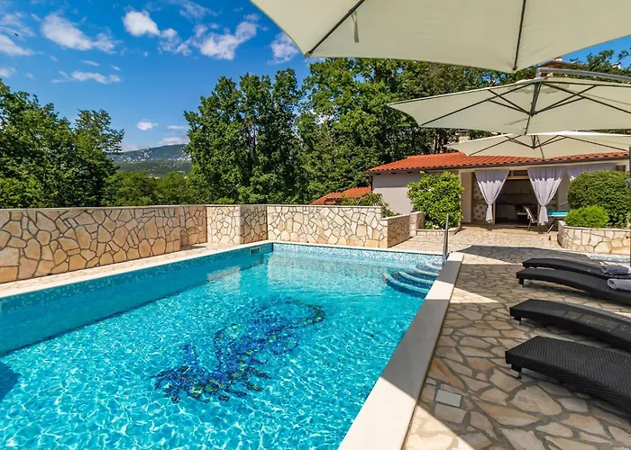 2 Bedroom Lovely In דירה *