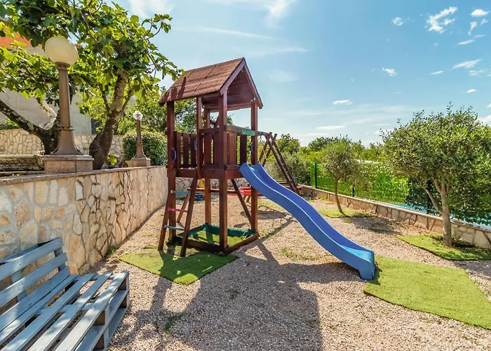 דירה 2 Bedroom Lovely In יאדראנובו