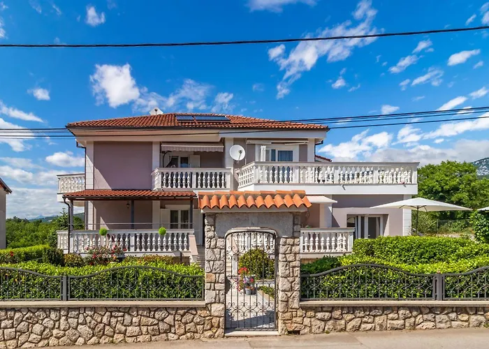 2 Bedroom Lovely In *