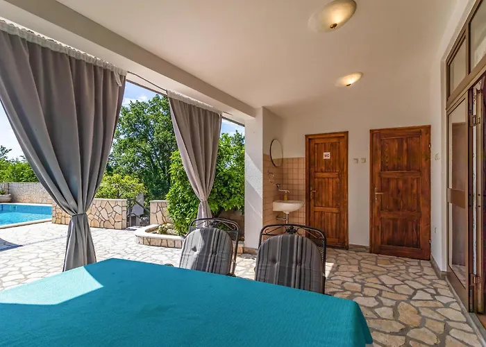 2 Bedroom Lovely In *