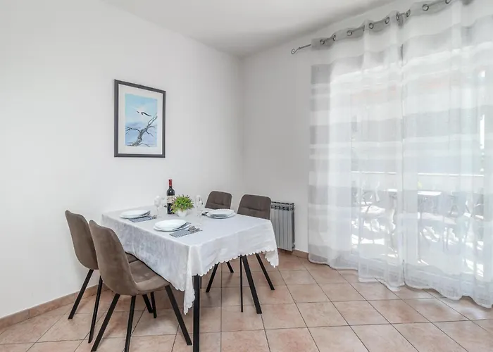 2 Bedroom Lovely In *