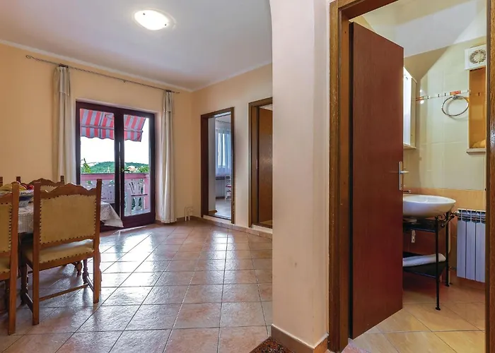 דירה 2 Bedroom Lovely In