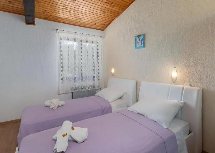 Apartamento 2 Bedroom Lovely In Jadranovo
