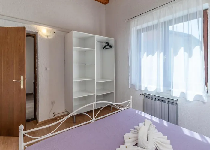 2 Bedroom Lovely In * יאדראנובו