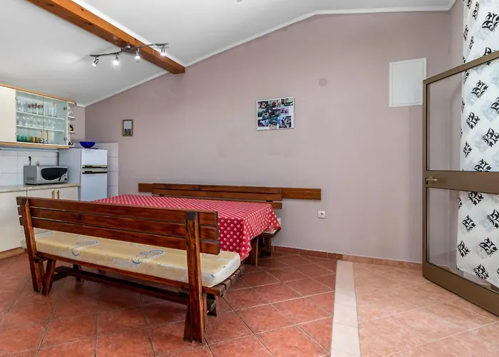 2 Bedroom Lovely In דירה