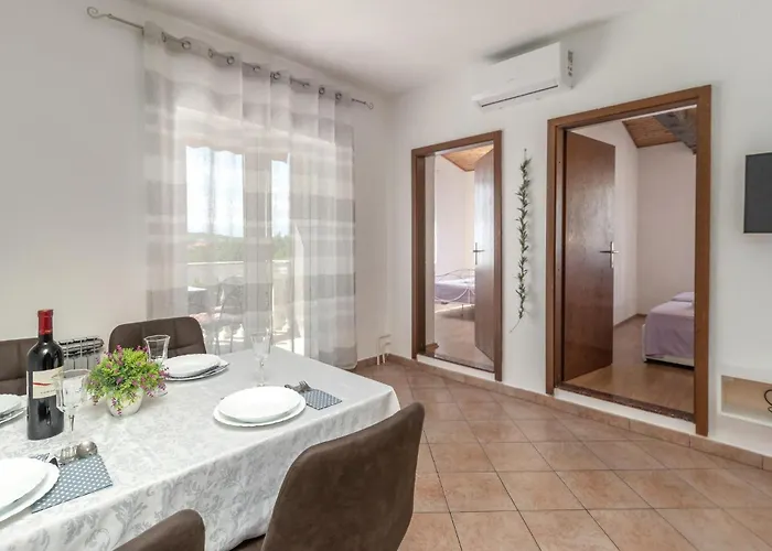 דירה 2 Bedroom Lovely In יאדראנובו