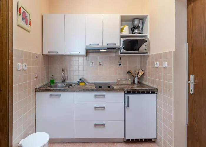 Apartamento 2 Bedroom Lovely In Jadranovo