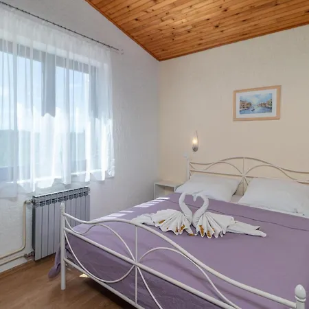 Front In With Wifi Apartament Jadranovo