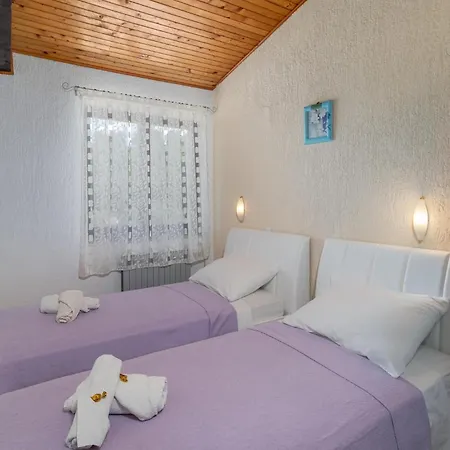Apartament Front In With Wifi Jadranovo