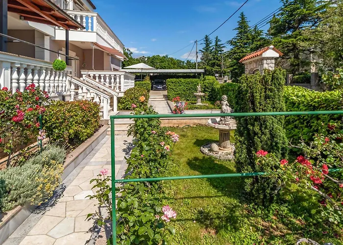 דירה 2 Bedroom Lovely In