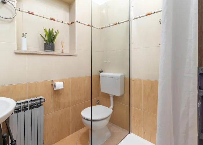 2 Bedroom Lovely In יאדראנובו